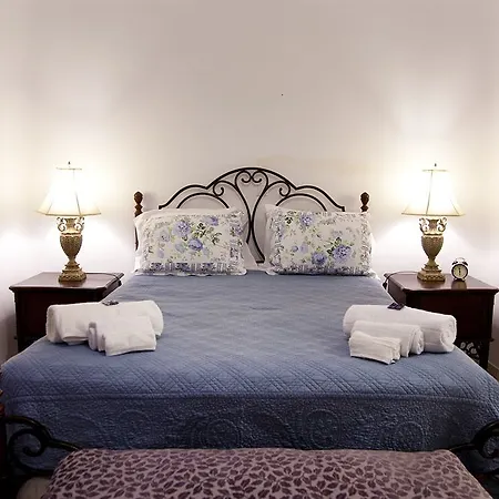 Eleni's Village * Klouvas