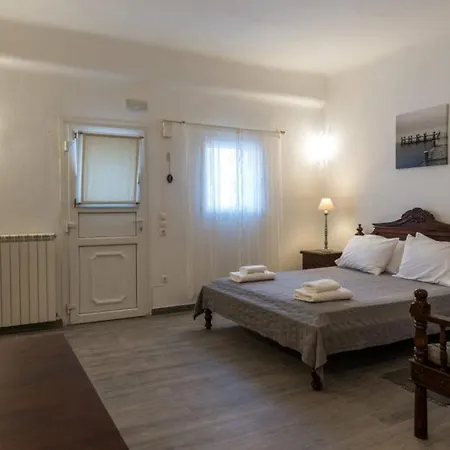 Eleni's Village * Κλουβάς