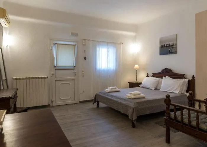 Eleni's Village * Κλουβάς