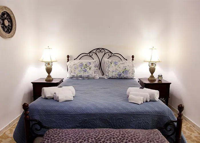 Eleni's Village * Κλουβάς